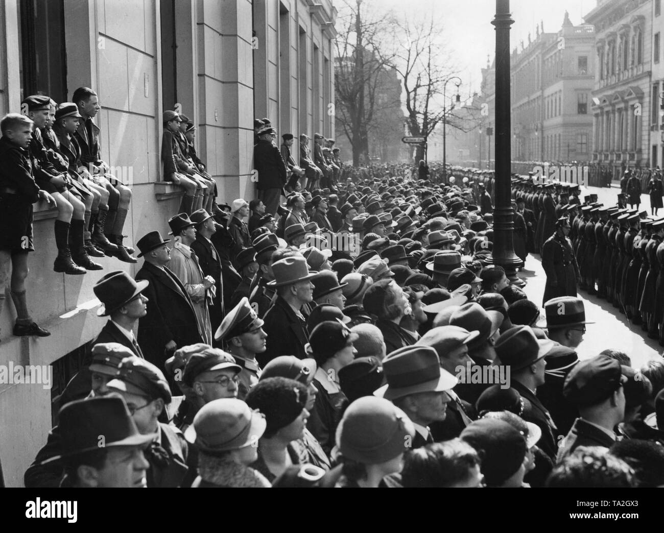 View of the spectators of the wedding ceremony of Hermann Goering and Emmy Sonnemann at Wilhelmplatz in Berlin. Stock Photo