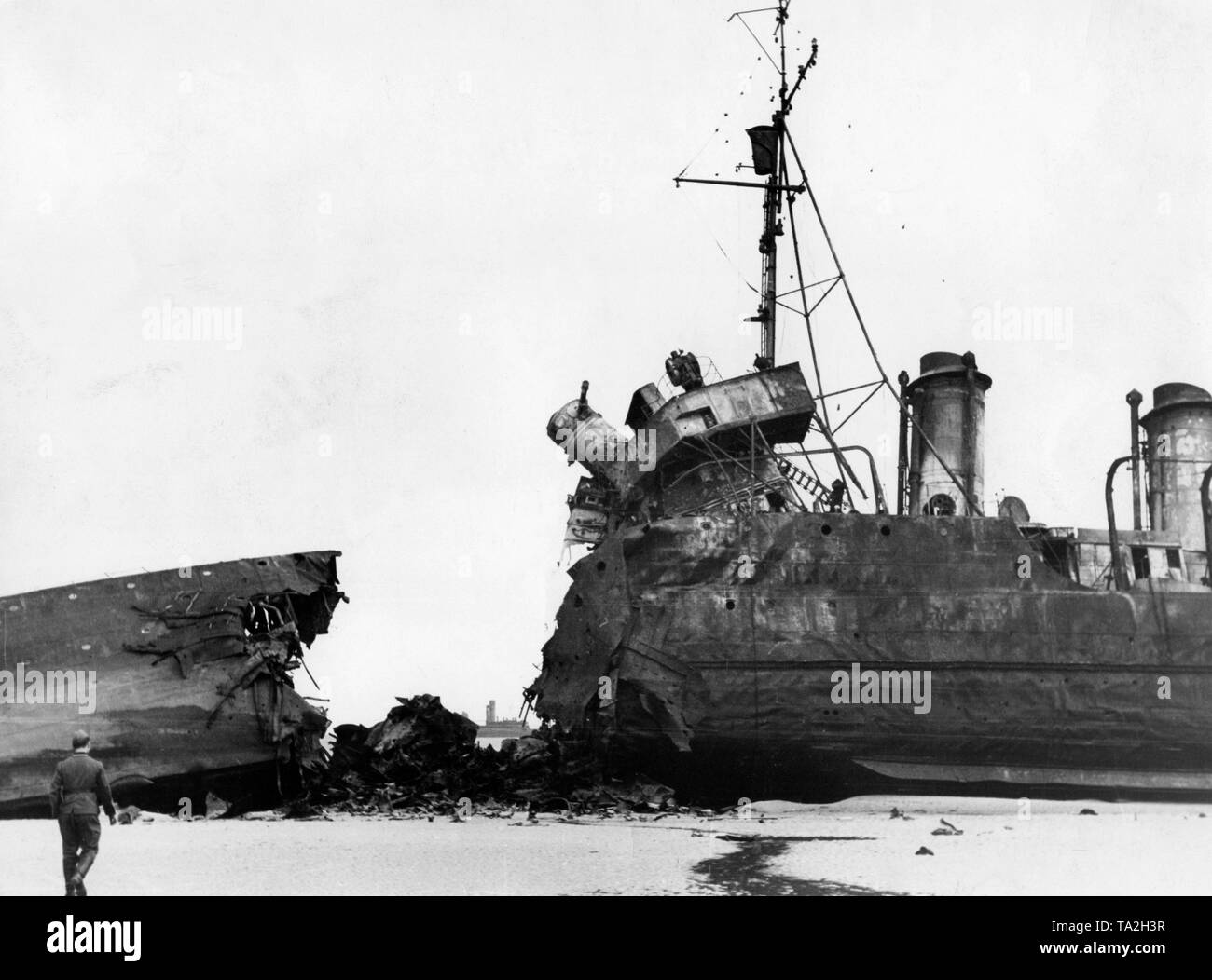 Dunkirk ship wreck hires stock photography and images Alamy
