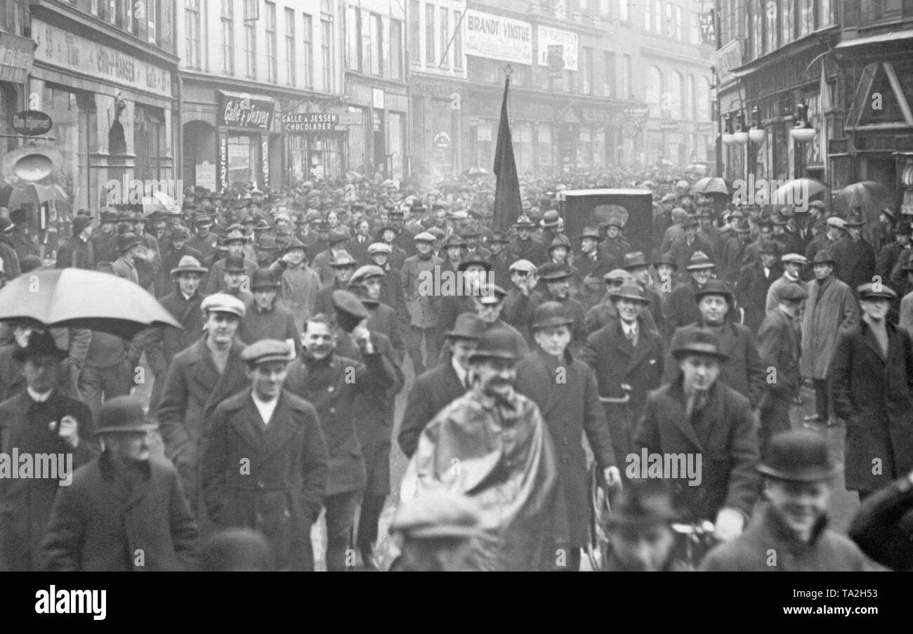 Demonstrators in Copenhagen with numerous red flags on May 1, 1926. Stock Photo