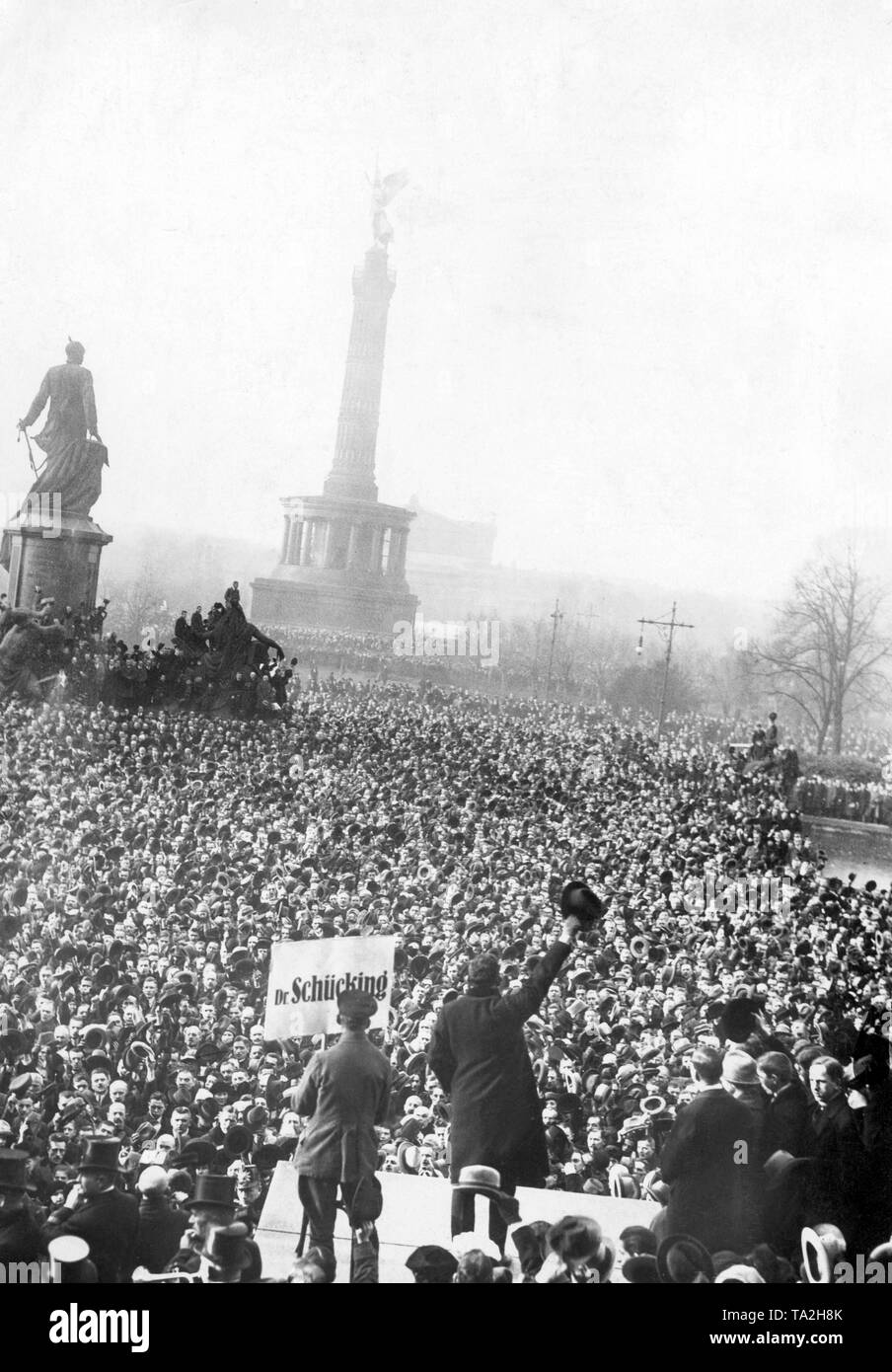 Presumably Dr. Walther Schuecking, a liberal politician and judge at the International Court of Justice in Hague until 1933, is holding a speech at a political rally at the Siegessaeule (Victory Column) in Berlin. Stock Photo