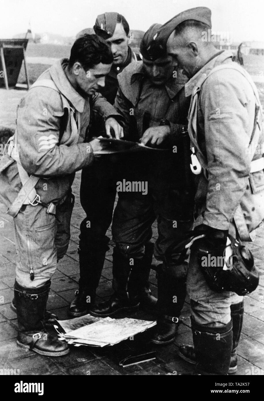German Luftwaffe pilots at a briefing before an air attack in France. Photo: war correspondent Ketelhohn. Stock Photo