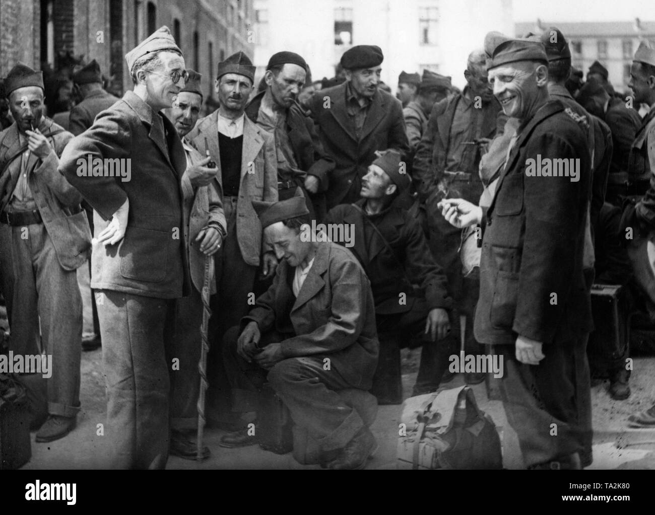 French prisoners of war, who have been released for health reasons from captivity and are now being repatriated, arrive in Chalon-sur-Saone at the Franco-German demarcation lines. Stock Photo