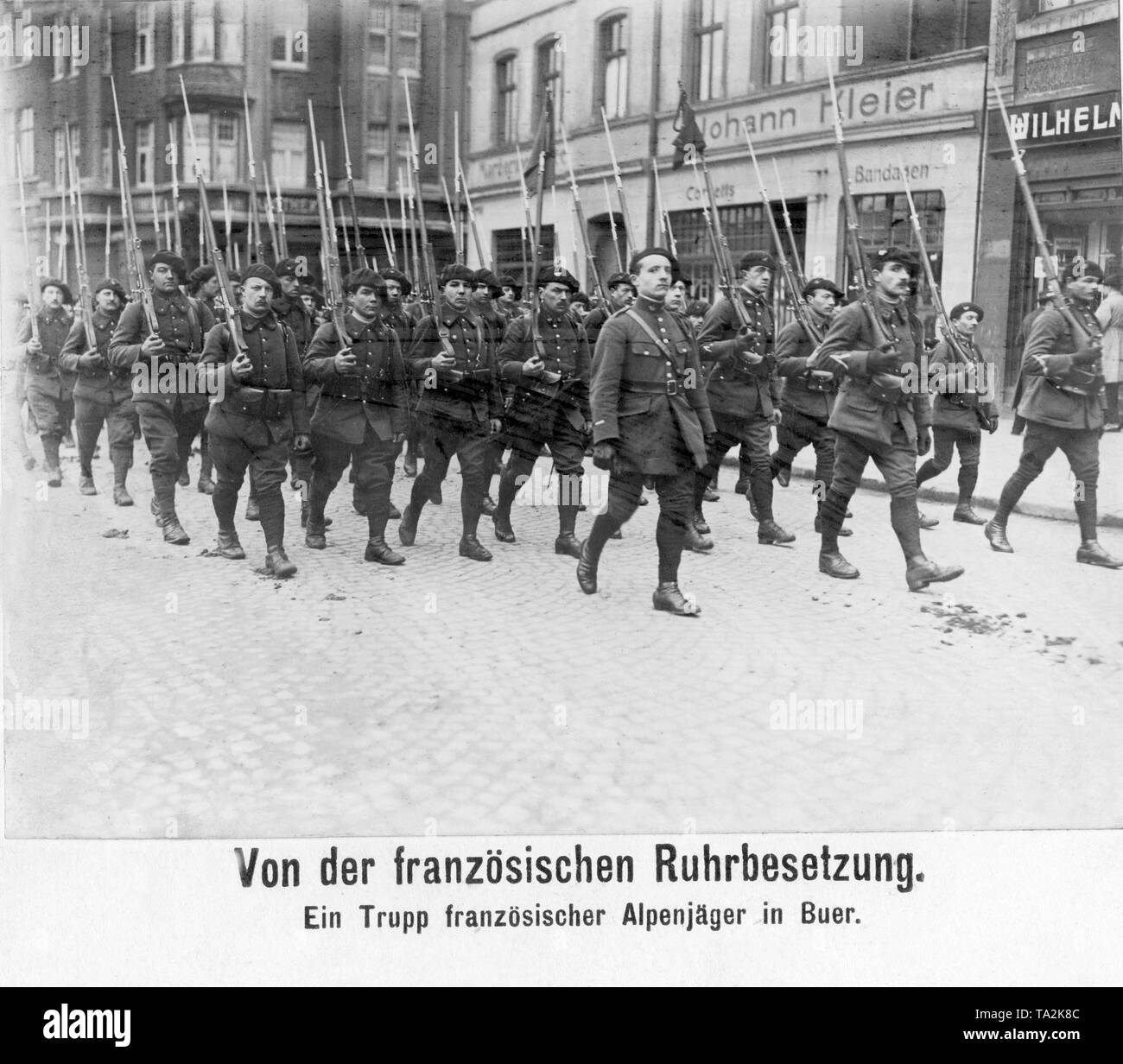 These mountain troopers march into the district of Buer in Gelsenkirchen with fixed bayonets. Stock Photo