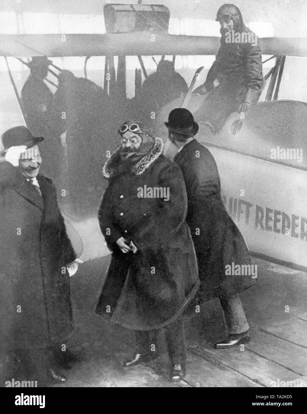 Reich President Friedrich Ebert after a flightseeing in a plane of the Deutsche Luft-Reederei. Stock Photo