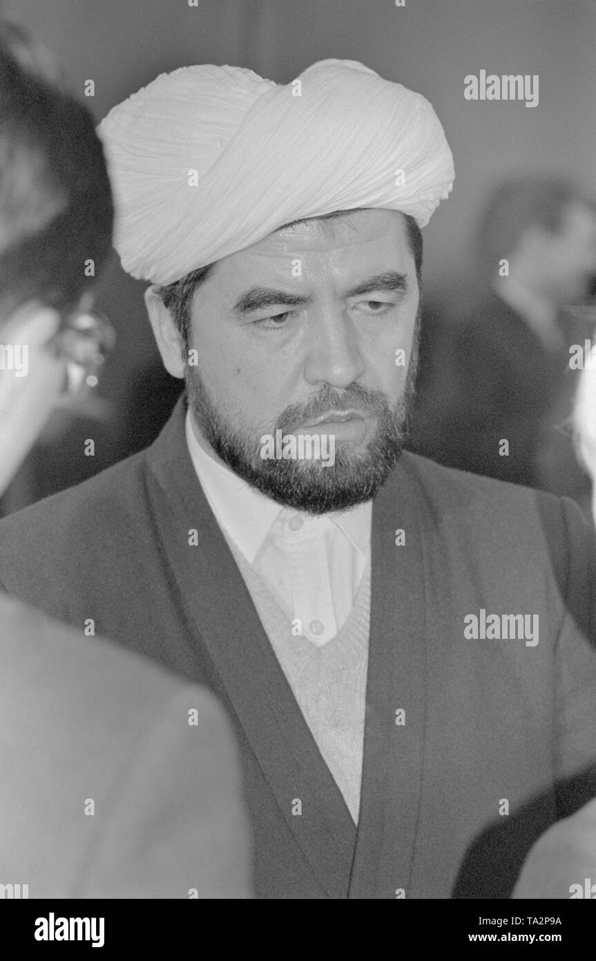 Moscow, USSR - December 21, 1990: Portrait of Uzbekistan's first mufti people's deputy Sheikh Muhammad Sadik Muhammad Yusuf at 4th Congress of People's Deputies of the USSR Stock Photo