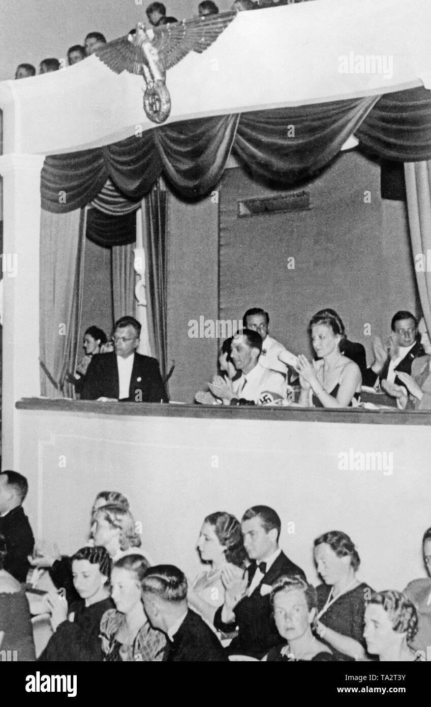 From left: Reichsminister Arthur Seyss-Inquart, Mrs. Rainer, Reich Minister of Propaganda Joseph Goebbels with his wife Magda Goebbels and the Gauleiter Friedrich Rainer in the VIP box at the opening of the Salzburg Festival. Stock Photo