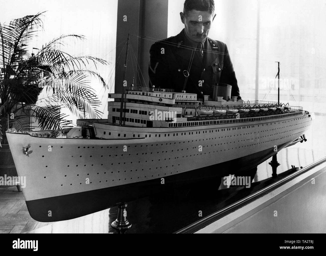 The Deutsche Arbeitsfront (German Labor Front) organized a model ship exhibition in Prinzessinnenstrasse, Berlin. Here, the KdF ship 'Wilhelm Gustloff'. On the left, a palm tree. Stock Photo