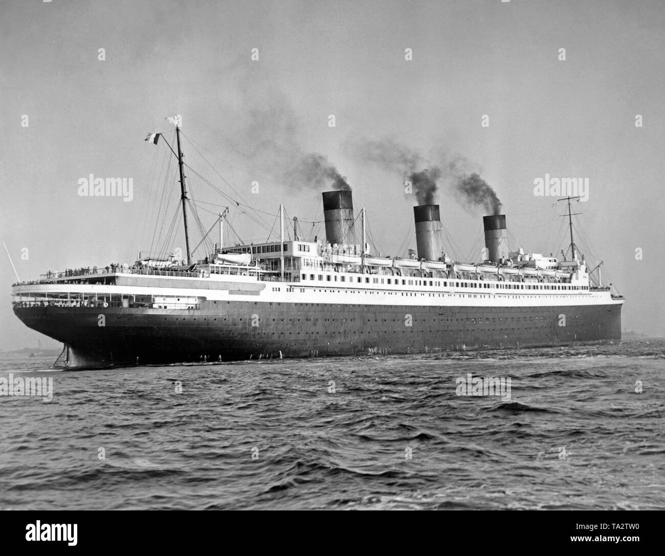 The French ocean liner 'Ile de France' arrives in New York City with 1,777 passengers. The 'Ile de France' remained in Manhattan and later in Staten Island until March 1940 to avoid the danger of German torpedoing. Stock Photo