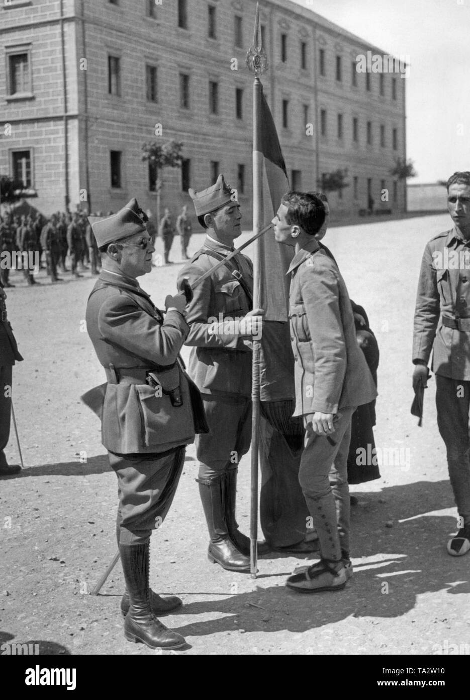 Undated photo of a swearing-in of Spanish national recruits in Salamanca  after the outbreak of the Spanish Civil War in 1936. The picture shows a  Teniente (lieutenant), on the left with sunglasses
