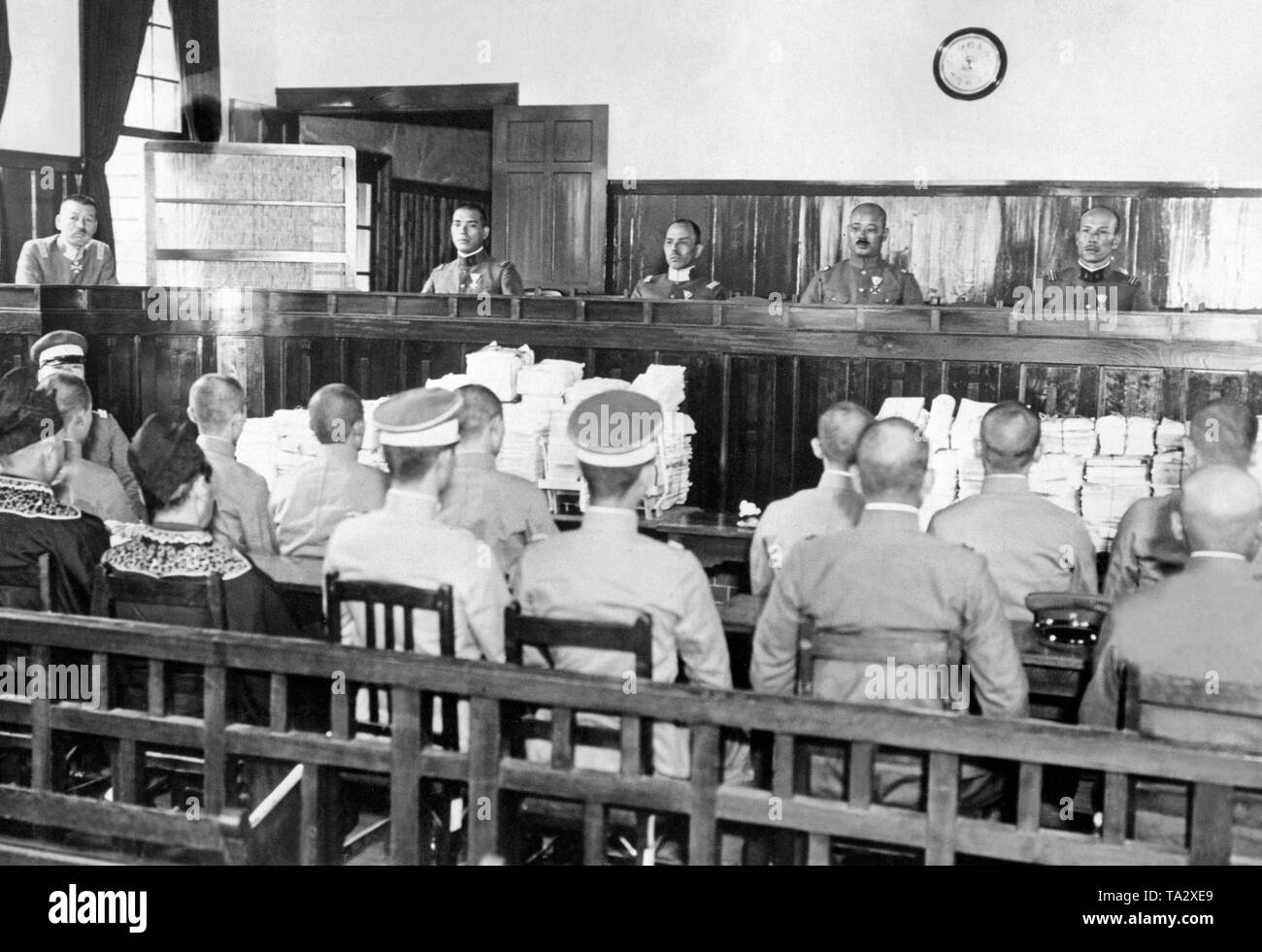 View into the courtroom during the trial of the assassins of Japanese Prime Minister Inukai Tsuyoshi in Tokyo Stock Photo - Alamy