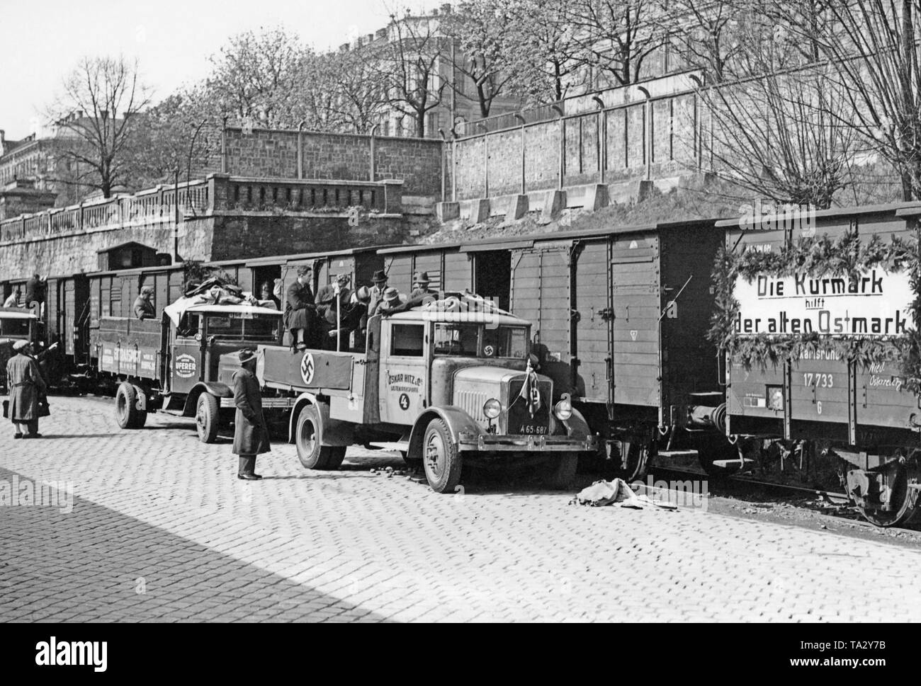 After the annexation of Austria to the German Reich food is sent from Germany to Austria. Arrival of food transporters in Vienna. On a train is written: 'The Kurmark (Electoral March) helps the old Ostmark (Nazi name for Austria)'. Stock Photo