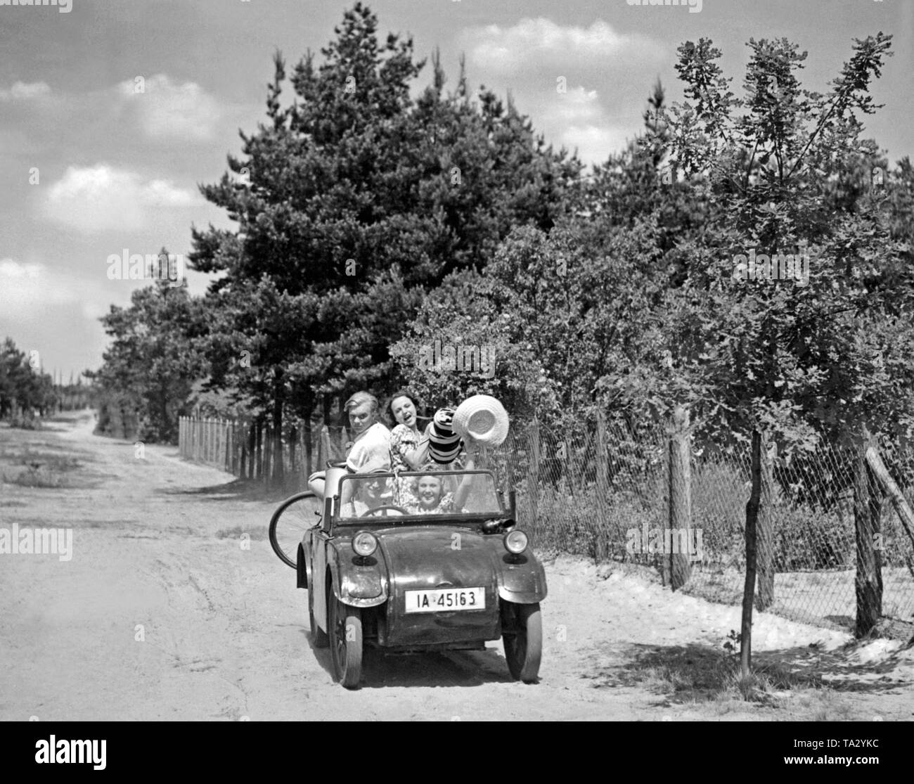 Hanomag 2/10 PS 'Komissbrot' in the movie 'In letzter Minute' by the director Fritz Kirchhoff. Stock Photo