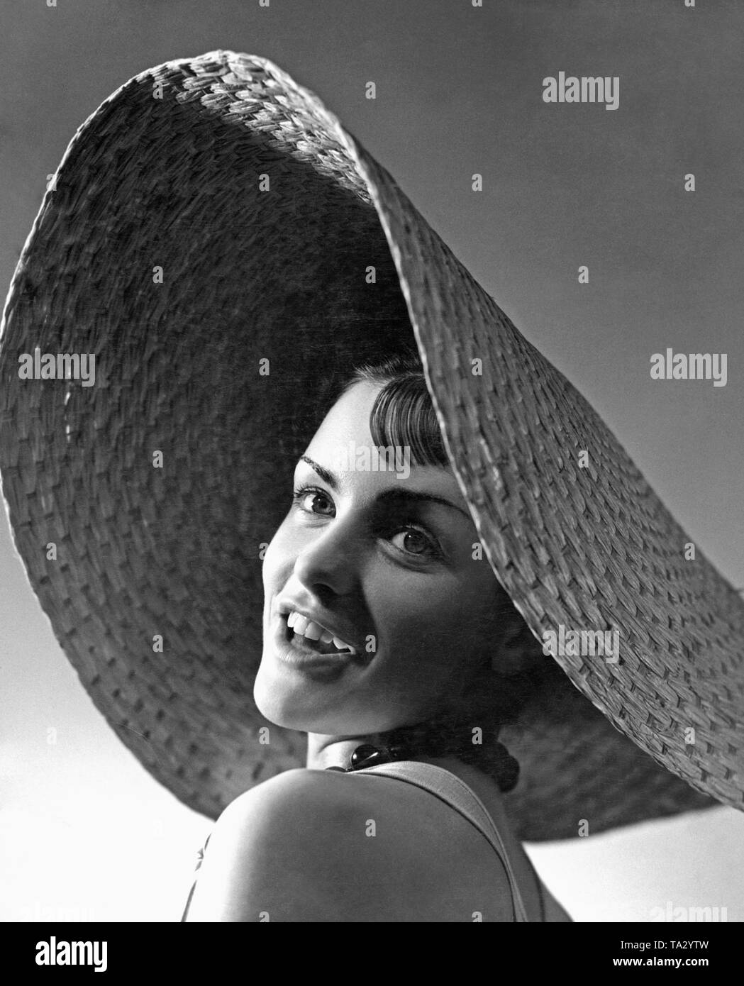 1930s woman hat hi-res stock photography and images - Alamy