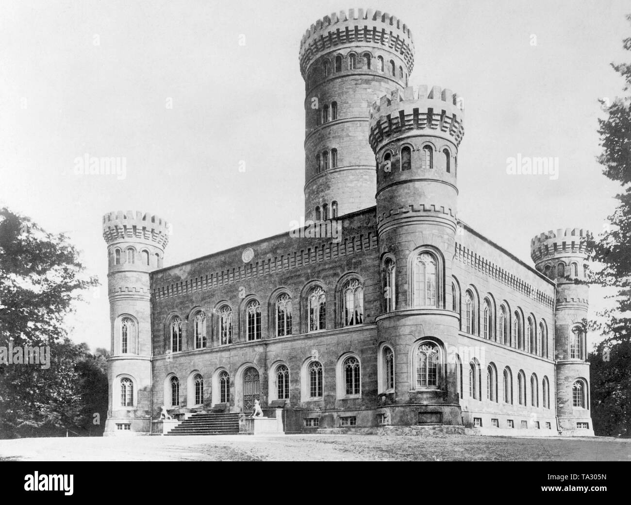 Castle hunting Black and White Stock Photos & Images - Alamy Castle hunting Black and White Stock Photos & Images - Alamy