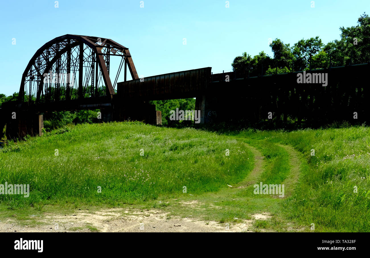 Wrought iron bridge hires stock photography and images Alamy