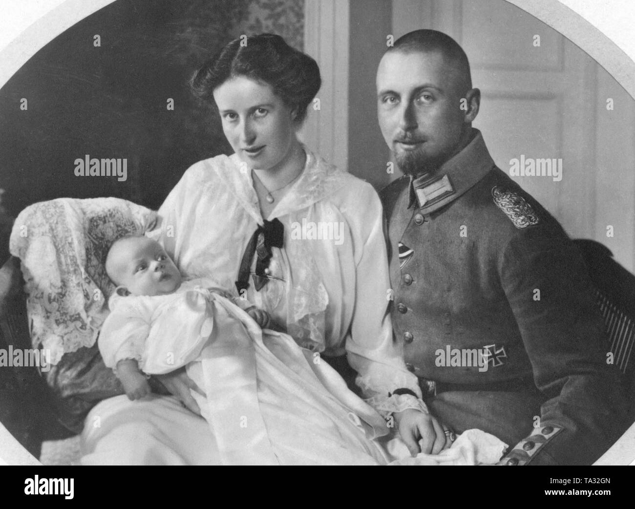 Prince Oskar of Prussia with his wife Countess Ina Marie von Ruppin, born Countess von Bassewitz, and their first son Oskar. The marriage was considered by the imperial family as morganatic, the wife of Prince Oscar and their children bore the title of countess or count of Ruppin and were excluded from the Prussian succession. Stock Photo
