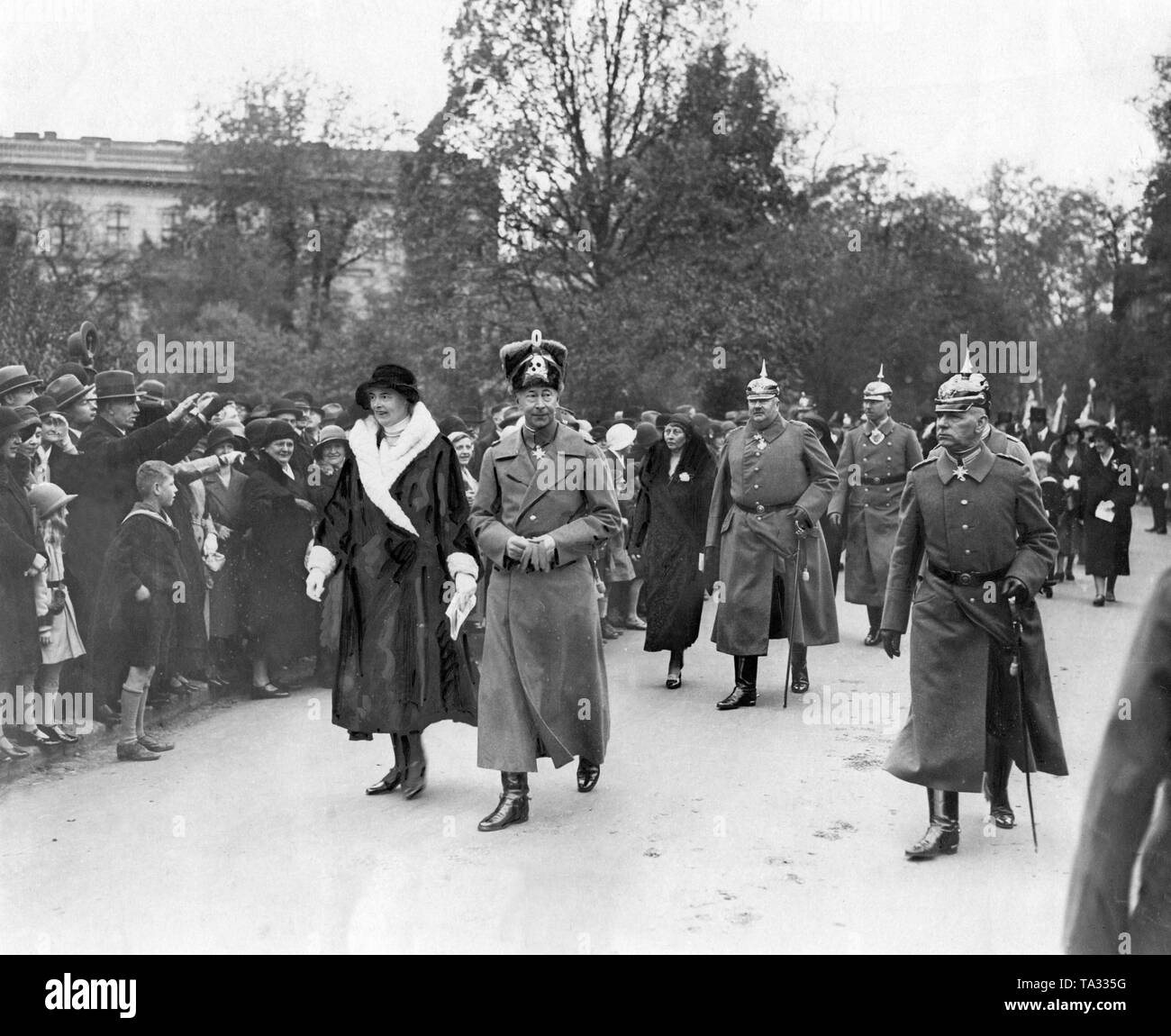 Crown Princess Cecilie of Mecklenburg (1st row left) and Crown Prince Wilhelm of Prussia (1st row middle) on the way to the service in the Peace Church in Berlin. They are accompanied, inter alia, by Sophie Charlotte of Oldenburg (2nd row left), her husband Prince Eitel Friedrich of Prussia (2nd row right), Countess Ina Marie von Bassewitz (3rd row left), her husband Prince Oscar of Prussia (3rd row right). Stock Photo