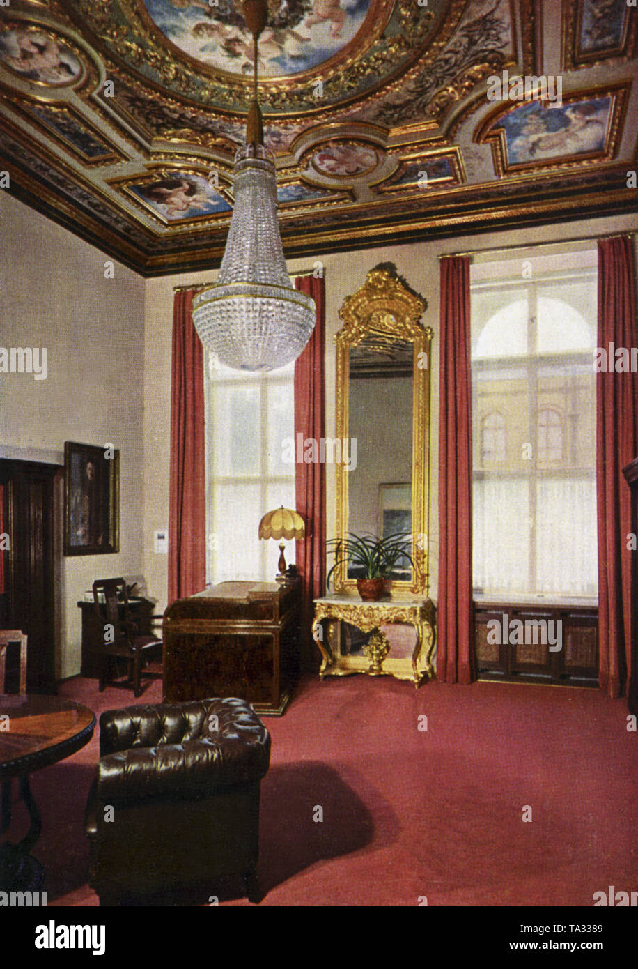 Office and reception room of the Reich Treasurer of the NSDAP, Franz Xaver Schwarz. Ground floor in the Brown House of the NSDAP in Munich (Brienner Strasse 45). On the left is a portrait of Adolf Hitler. Undated recording. Stock Photo