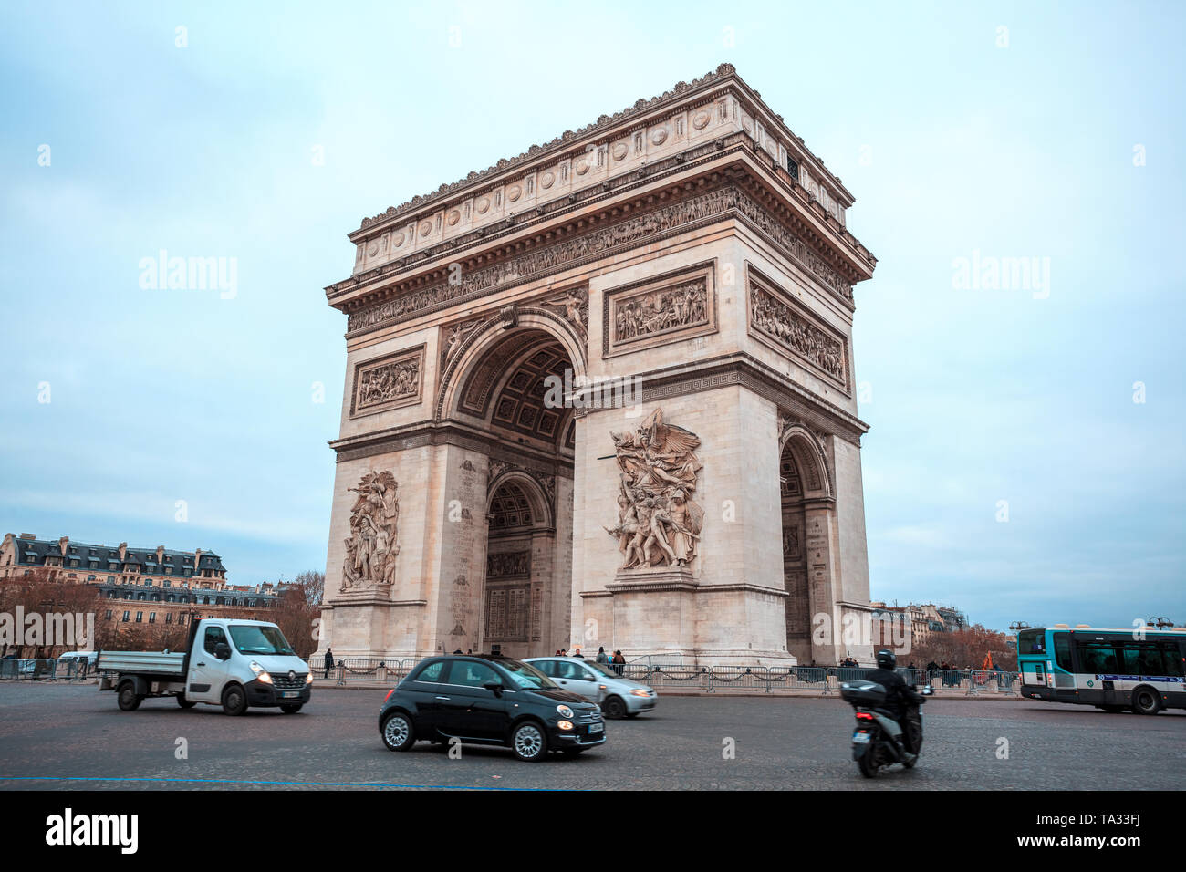 Paris large view hi-res stock photography and images - Page 21 - Alamy
