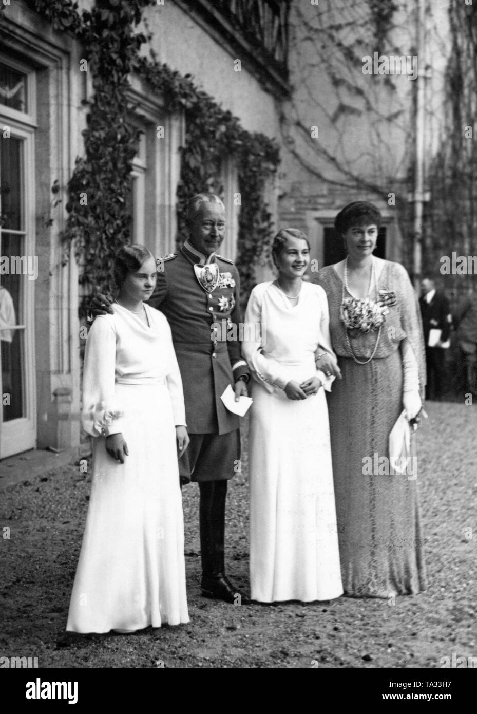 From left to right: Princess Alexandrine of Prussia, Crown Prince Wilhelm, Princess Cecilie of Prussia, Crown Princess Cecilie. Stock Photo