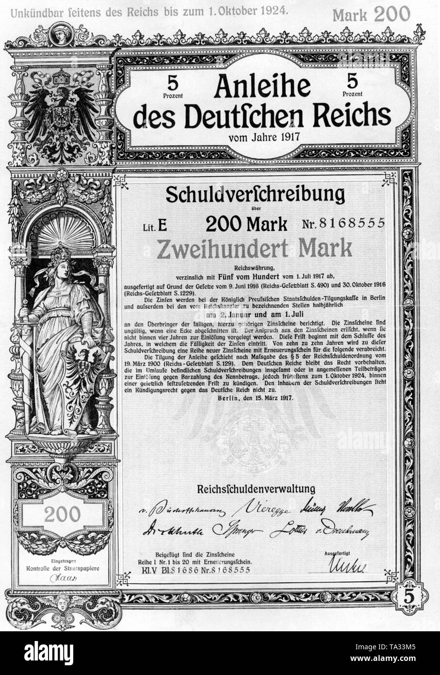 The German bourgeoisie buys war bonds in huge quantities to cover the cost of war during the First World War. Stock Photo