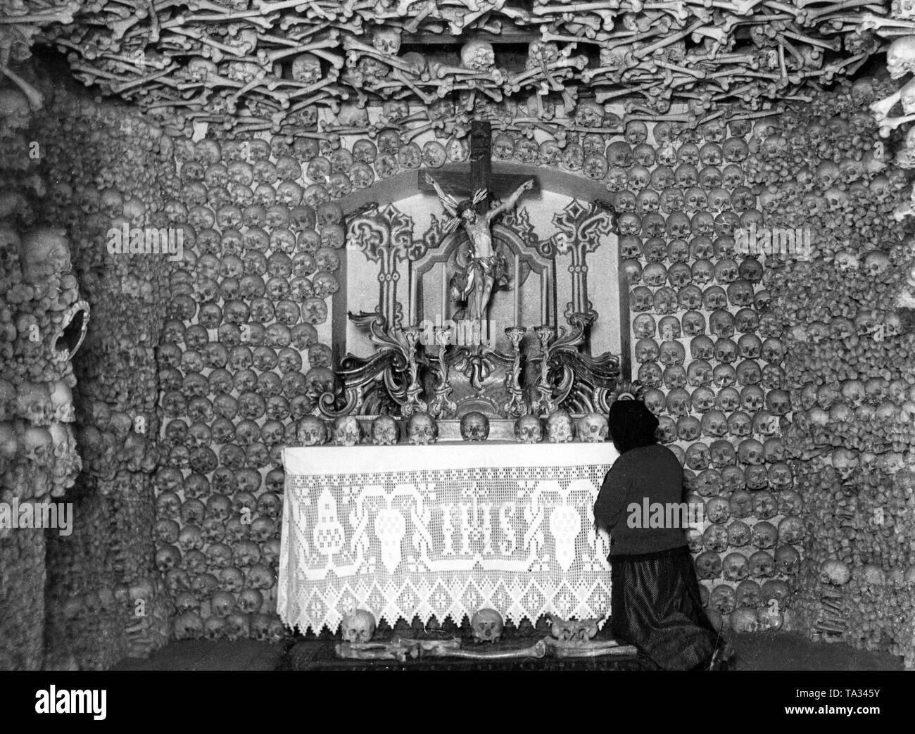 The bones of 20,000 soldiers who died in the Thirty Years' War lie in the Skull Chapel of Tscherbenei, today Czermna in the Giant Mountains. Stock Photo