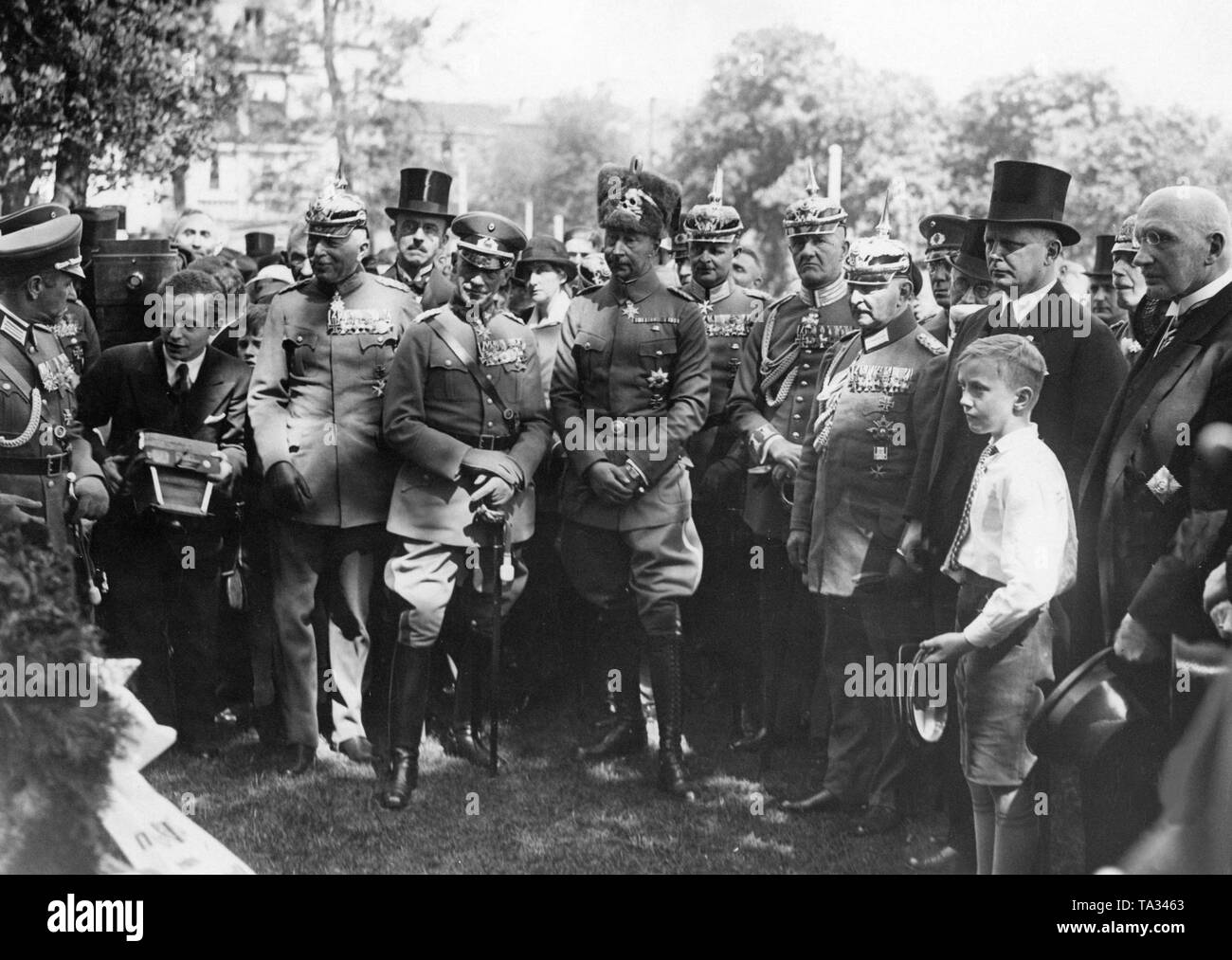Wilhelm Hasse The General of the Infantry Otto Hasse (4th from the left) and the ...