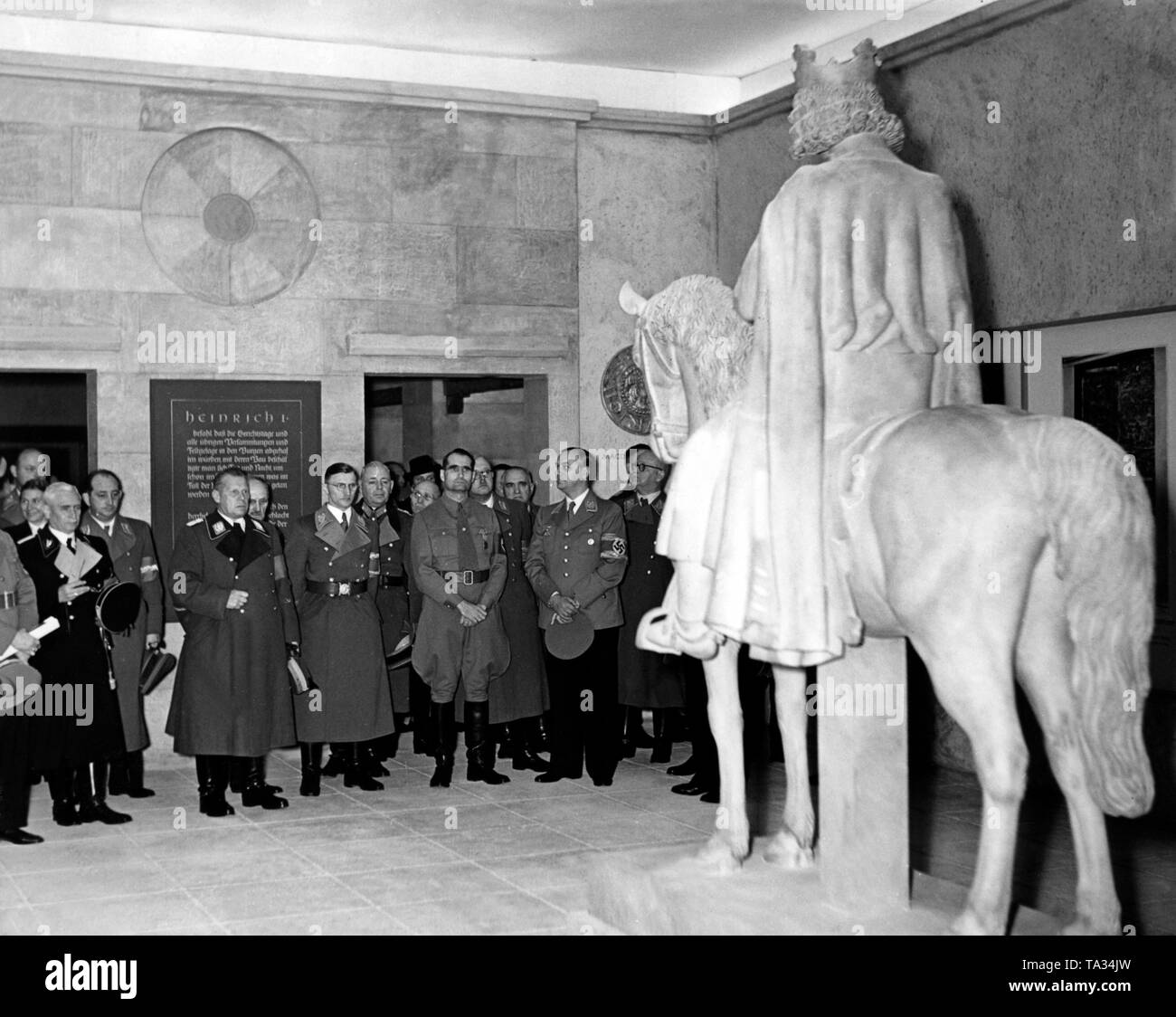 Rudolf Hess opens the exhibition 'Deutsche Groesse' ('German Greatness') in the library hall of the Deutsches Museum in Munich. From the right, Franz Xaver Schwarz and Alfred Rosenberg, Rudolf Hess, Lord Mayor Karl Fiehler and Adolf Huehnlein. In the foreground, the replica of the imperial equestrian statue of Henry the Fowler in the room 'Time of the Saxons and Salians'. Stock Photo