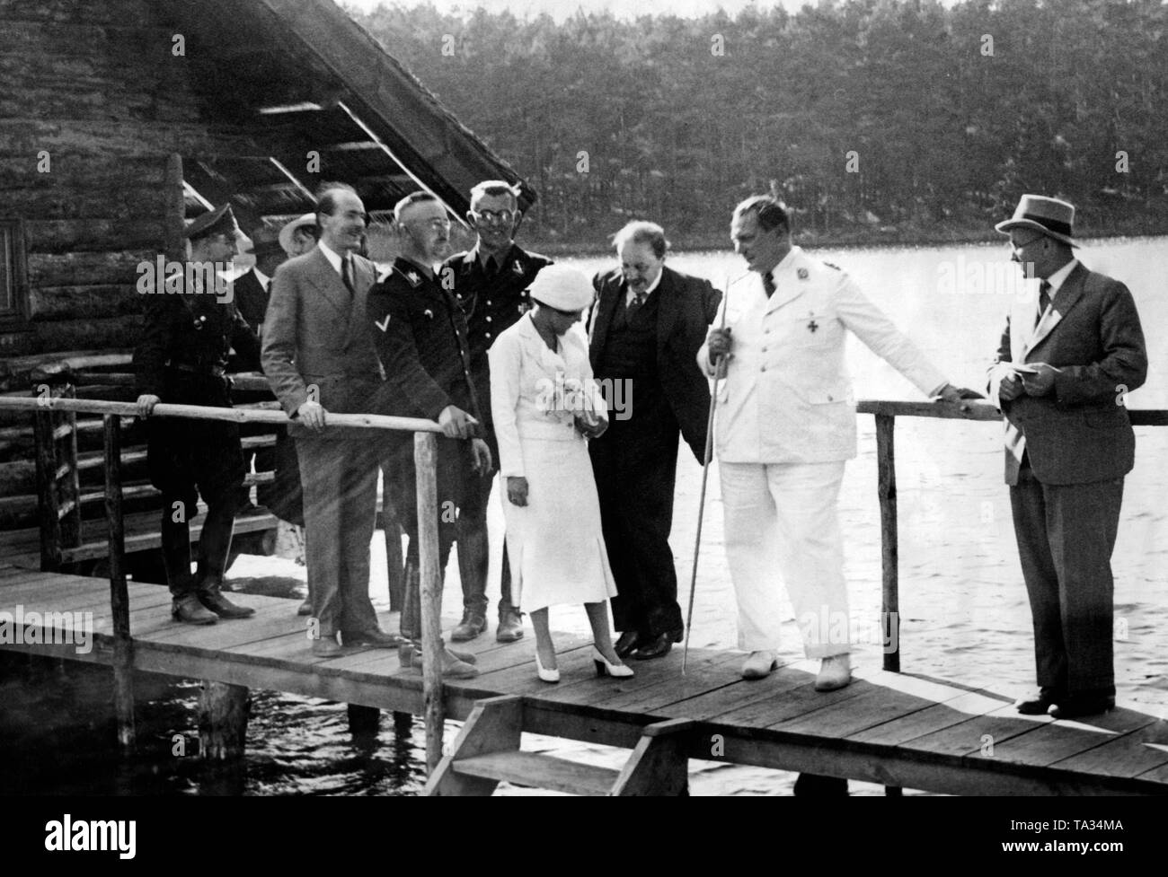 The Queen of Siam Rambai Barni visits Hermann Goering (2nd from right) on his estate Carinhall. Here they stand on a bathing jetty. To her left stands Erich Gritzbach, beside Heinrich Himmler. Stock Photo