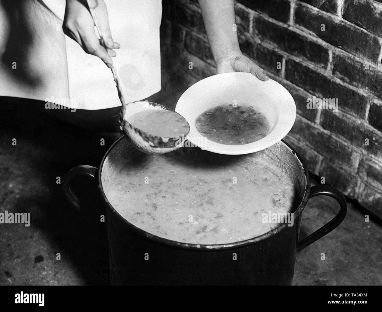 Eintopfsonntag (stew-sunday) established as a Nazi-propaganda measure for the Winter Relief - here a contemporary symbolic image. Stock Photo