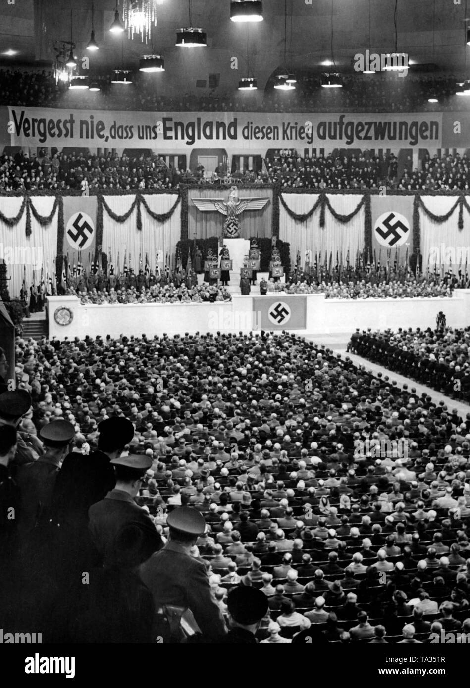 Joseph Goebbels's propaganda speech was supposed to convince the participants of a party rally of the Berlin Gau of the NSDAP that England had started the war. On a banner hanging over the balkony: 'Never forget that England has forced us on this war' Photo: Schwahn Stock Photo