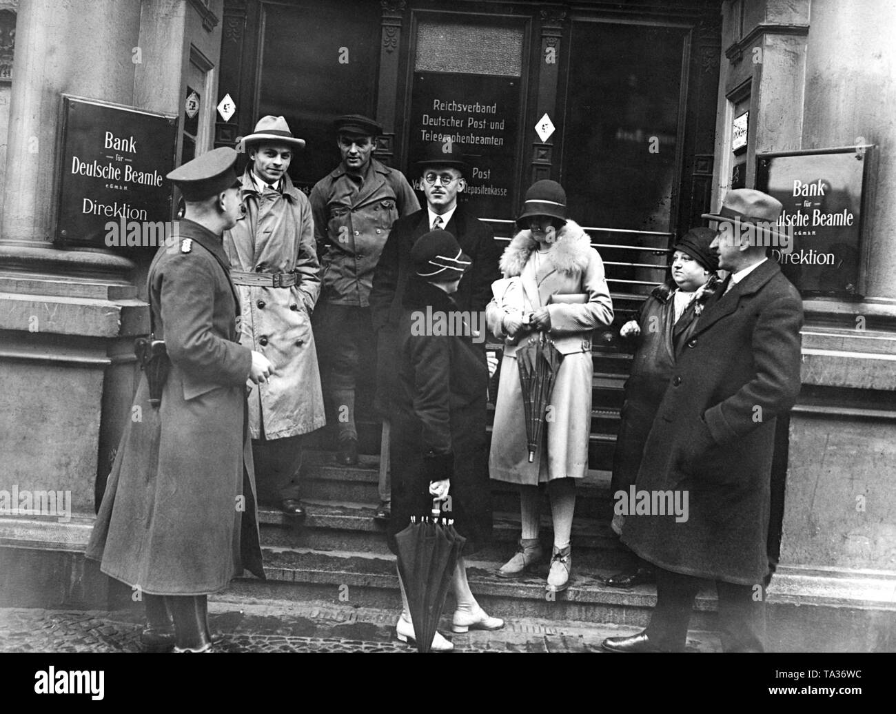 The Savers Are Concerned About Their Deposits Since The Bank Fuer Deutsche Beamte Has Gone Bankrupt Stock Photo Alamy