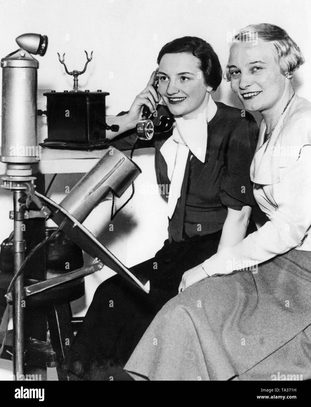 The world's first TV announcers (on the right, Ursula Patzschke) of the TV station 'Paul Nipkow', which, together with the German Reichspost, broadcasted for the first time television shows four times a week. Stock Photo