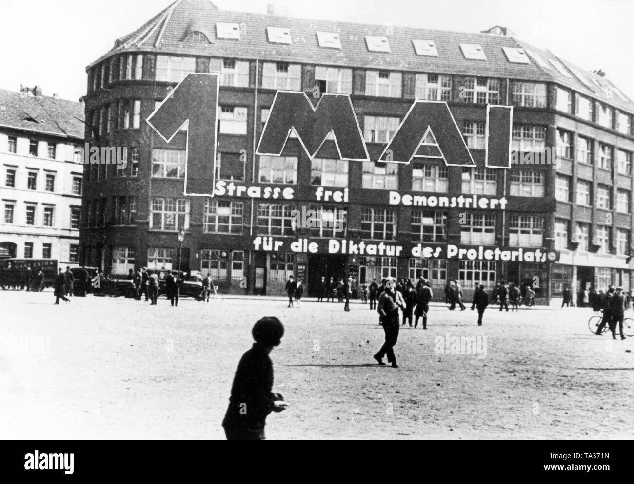 In front of the Karl-Liebknechthaus at Buelowplatz in Berlin, seat of the editorial office of the 'Die Rote Fahne', heavy street battles took place on May Day with the Berlin police, who opened fire on the demonstrators. On the facade stands '1st of May the street  demonstrates freely for the dictatorship of the proletariat'. Stock Photo