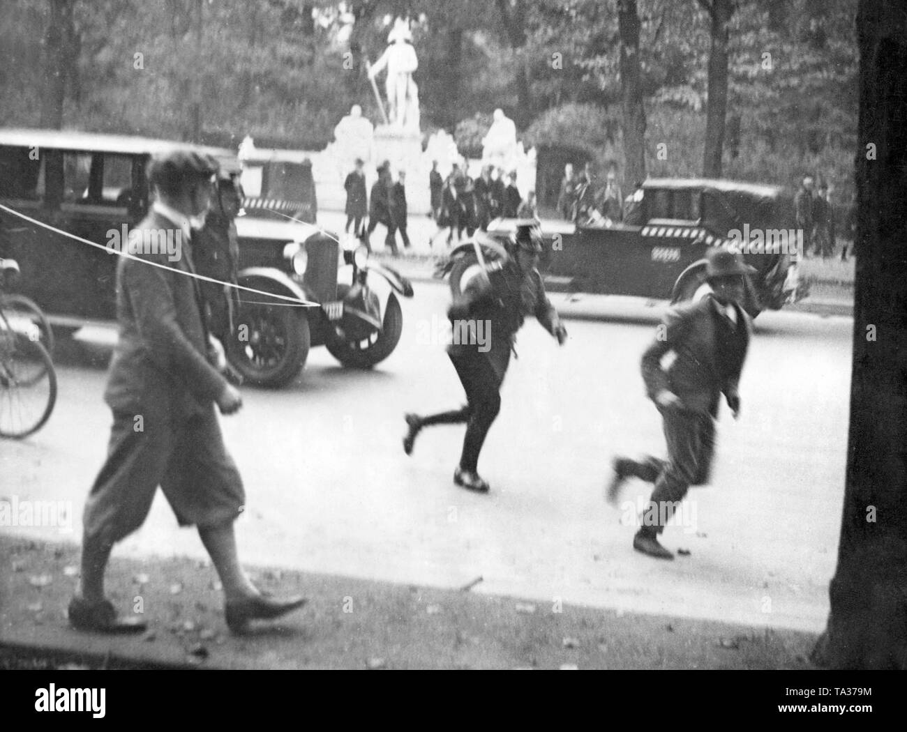Chase of a ragger by the police on the day of the opening of the Reichstag. Stock Photo