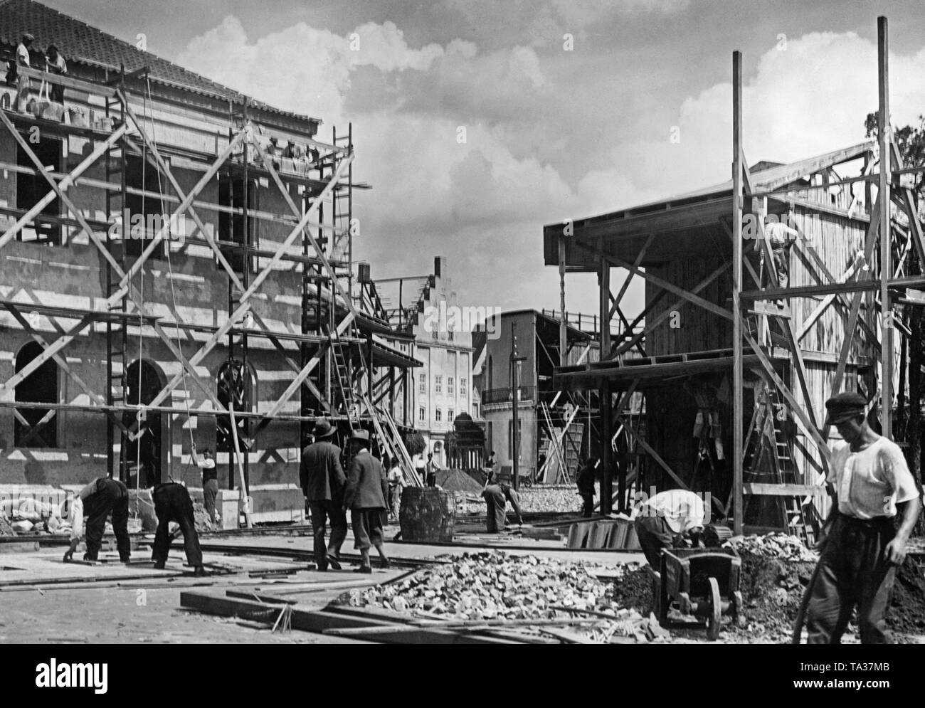 This photi shows the buildings for the UFA sound film "Refugees