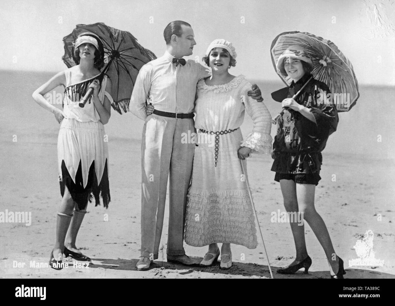 Actors from the movie "Der Mann ohne Herz" posing on the beach Stock