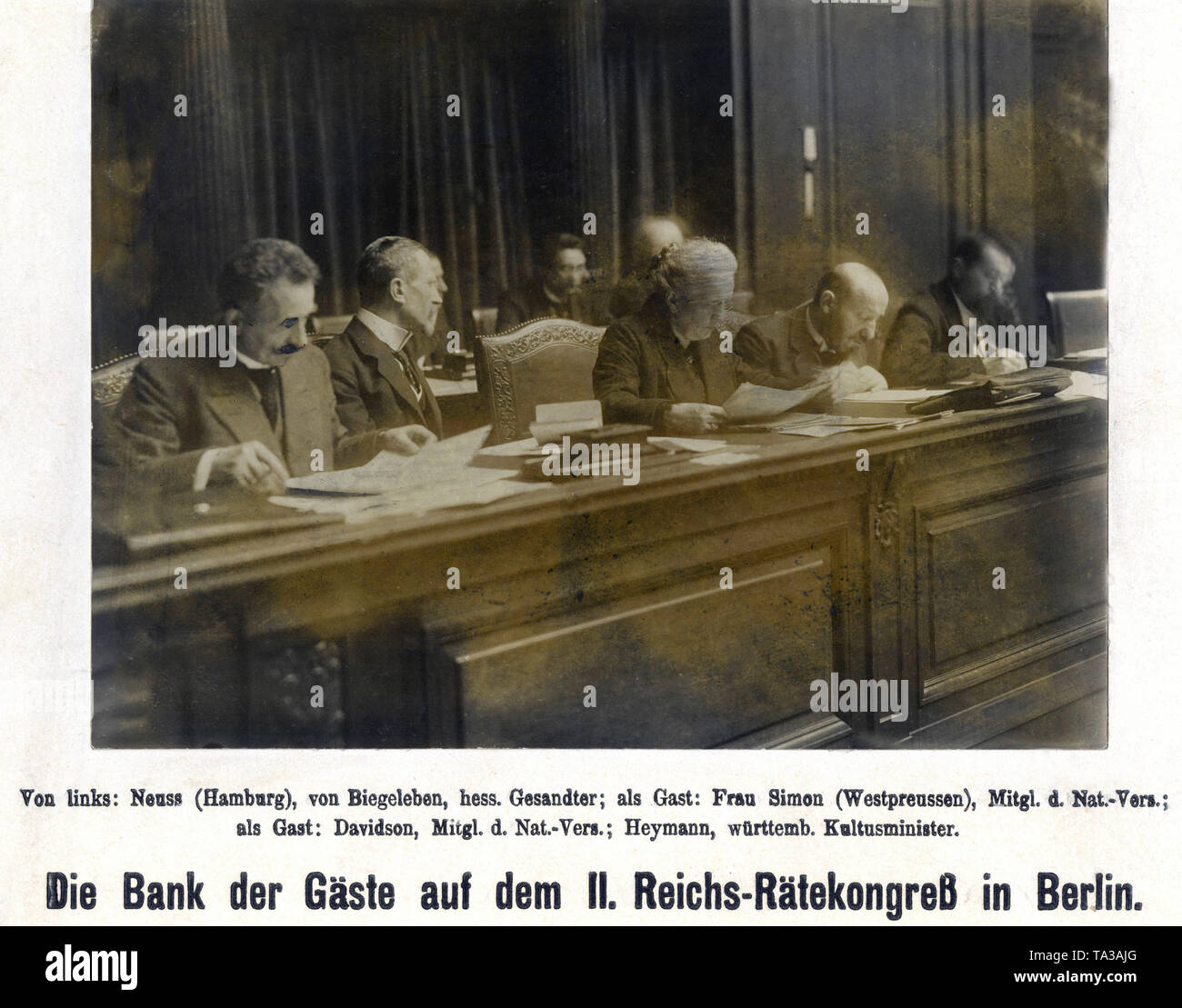 Second session of the Reichsraetekongress (Imperial Council Congress) in the Herrenhaus. From left, Neuss, the Hessian envoy Max von Biegeleben, Member of the German National Assembly Anna Simon, Davidson as a guest member of the German National Assembly, Heymann, Minister of Culture of Wuerttemberg. Stock Photo
