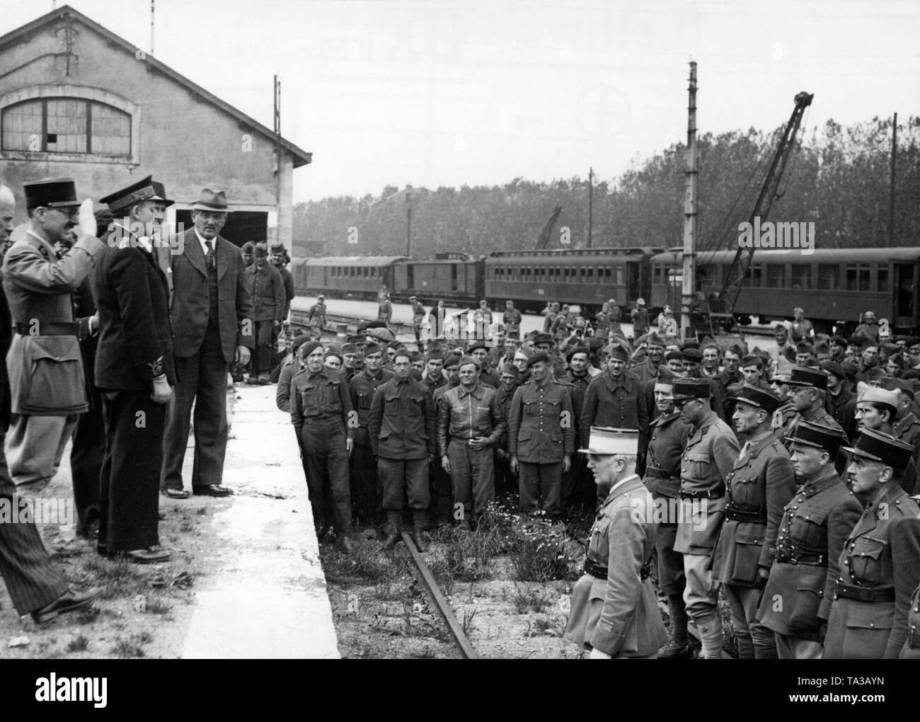French soldiers, who have at least four children, are released from German captivity and arrive at the station ín Chalon-sur-Saone. Ambassador Scapini speaks to them. Stock Photo