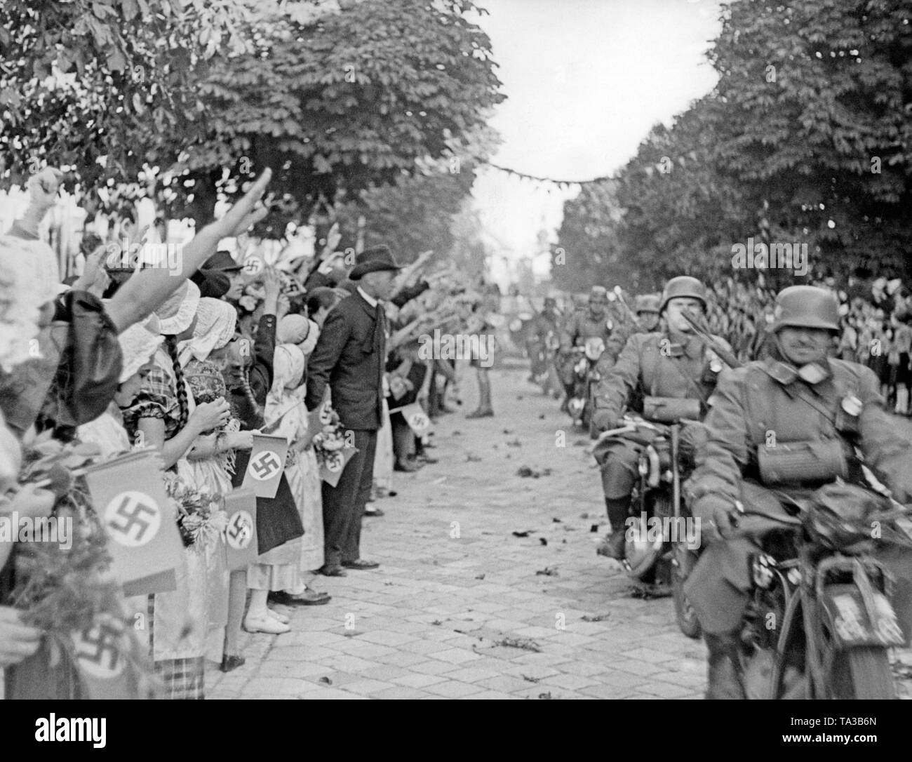 Motorized German troops enter Zuckmantel (today Zlate Hory) amid the people's jubilation on October 6, 1938, during the occupation of the Sudetenland. Stock Photo