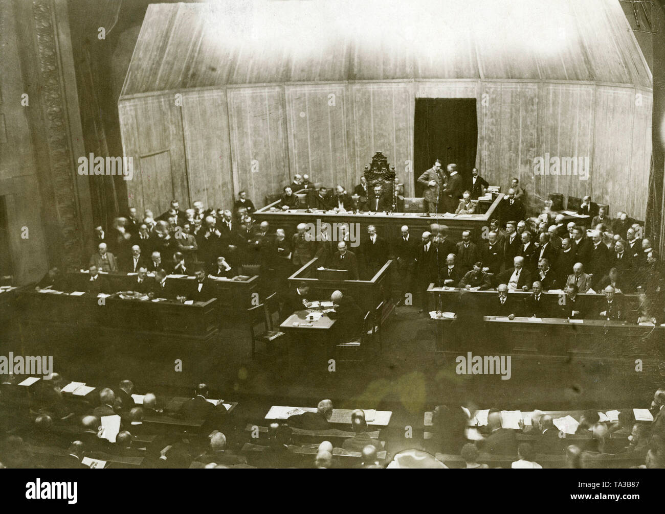 Prime Minister Philipp Heinrich Scheidemann speaks against the adoption of the Treaty of Versailles in a protest meeting. This dispute breaks up the first government of the new republic. Up until 1933 this repeatedly led to internal political tensions. Stock Photo