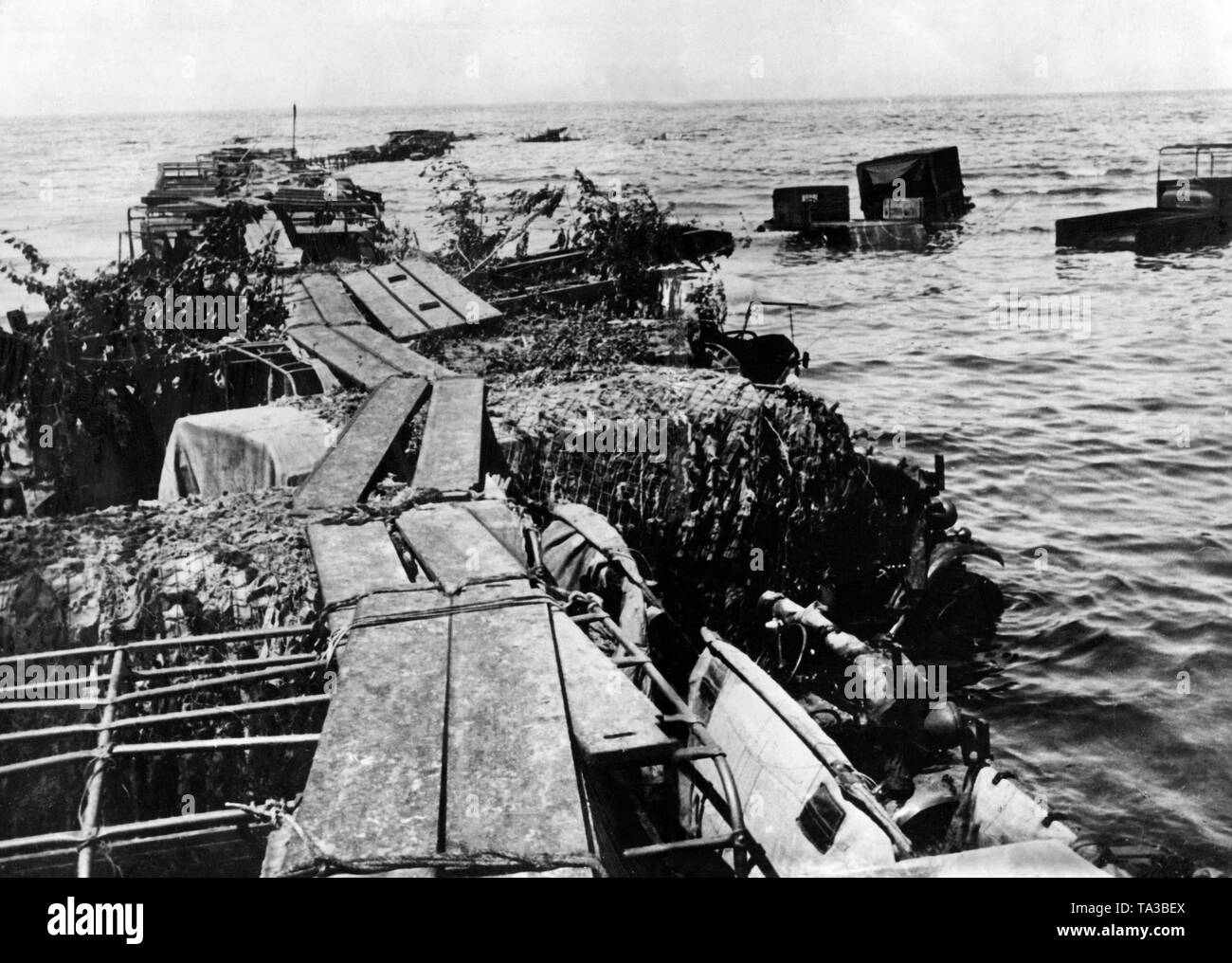 Provisional jetty on the beach of La Panne near Dunkirk, the British troops drove trucks into the sea to get a better access to the ships for evacuation. Photo: Schmidt Stock Photo