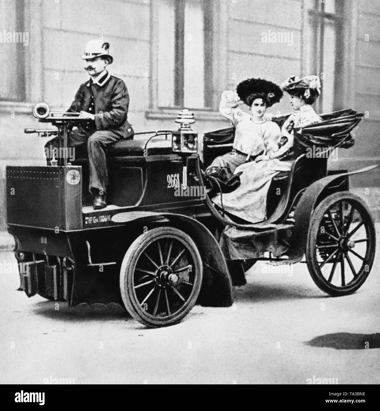 Automobiles 1900 Black and White Stock Photos & Images - Alamy