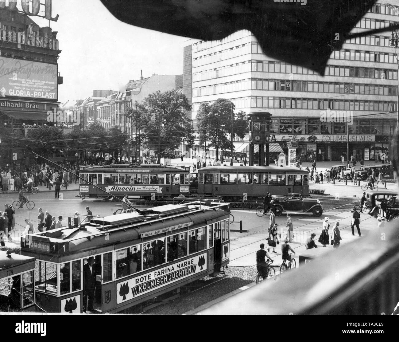 View of the Potsdamer Platz, in the background on the right the Columbus Haus, on the left the Gloria Palast. Undated photo. Stock Photo