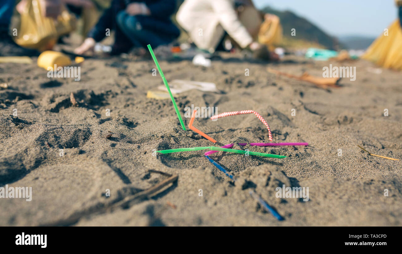 Plastic straws beach hires stock photography and images Alamy
