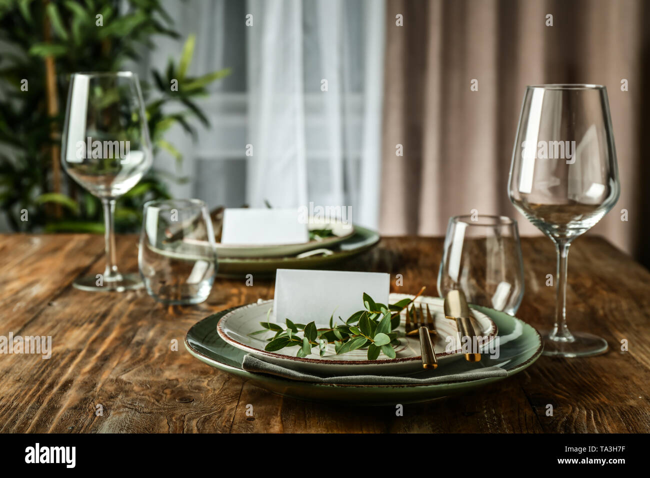 Simple table setting in restaurant Stock Photo - Alamy