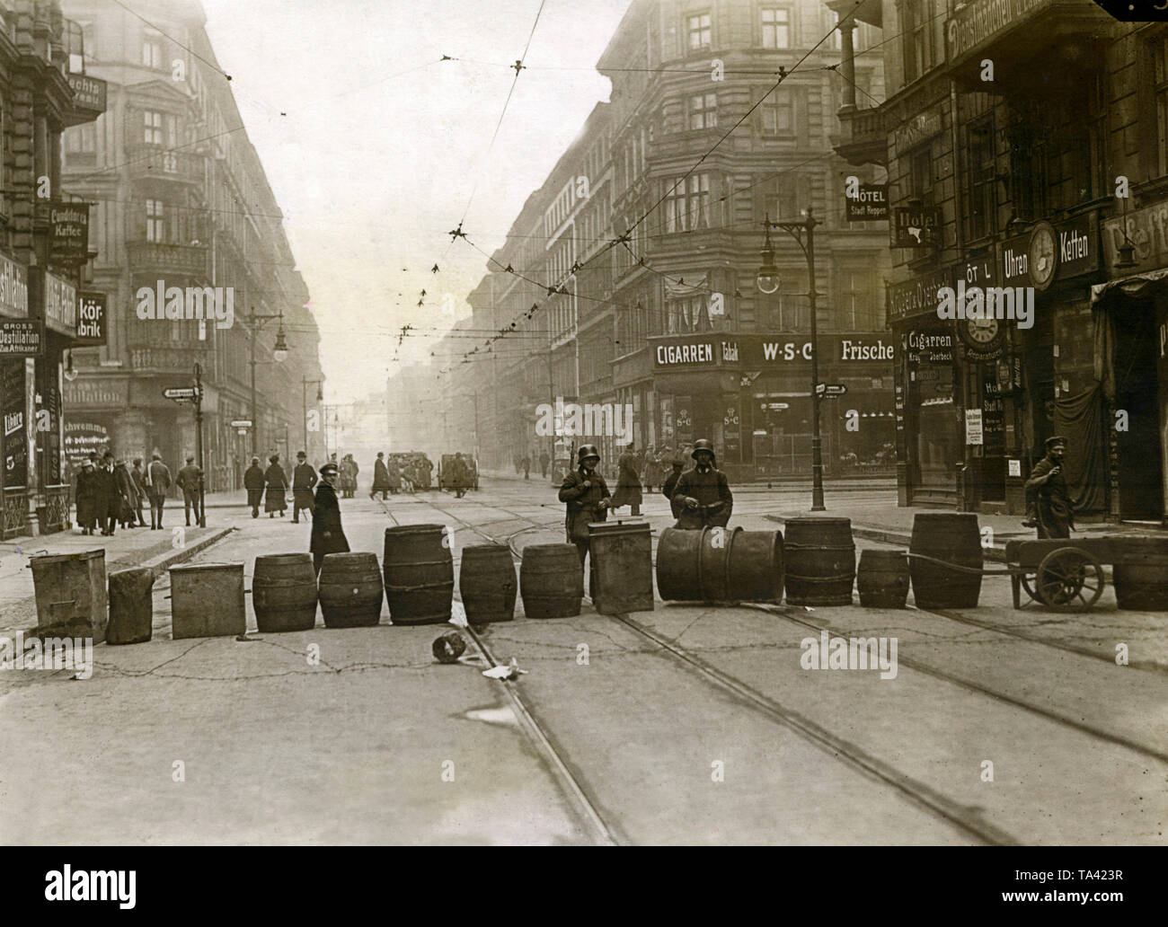 On the Andreasstrasse in Berlin-Friedrichshain, government-loyal troops block the road. In the course of the Berlin March fights, there were violent clashes between government-loyal Freikorps units and workers especially in this part of city. Stock Photo