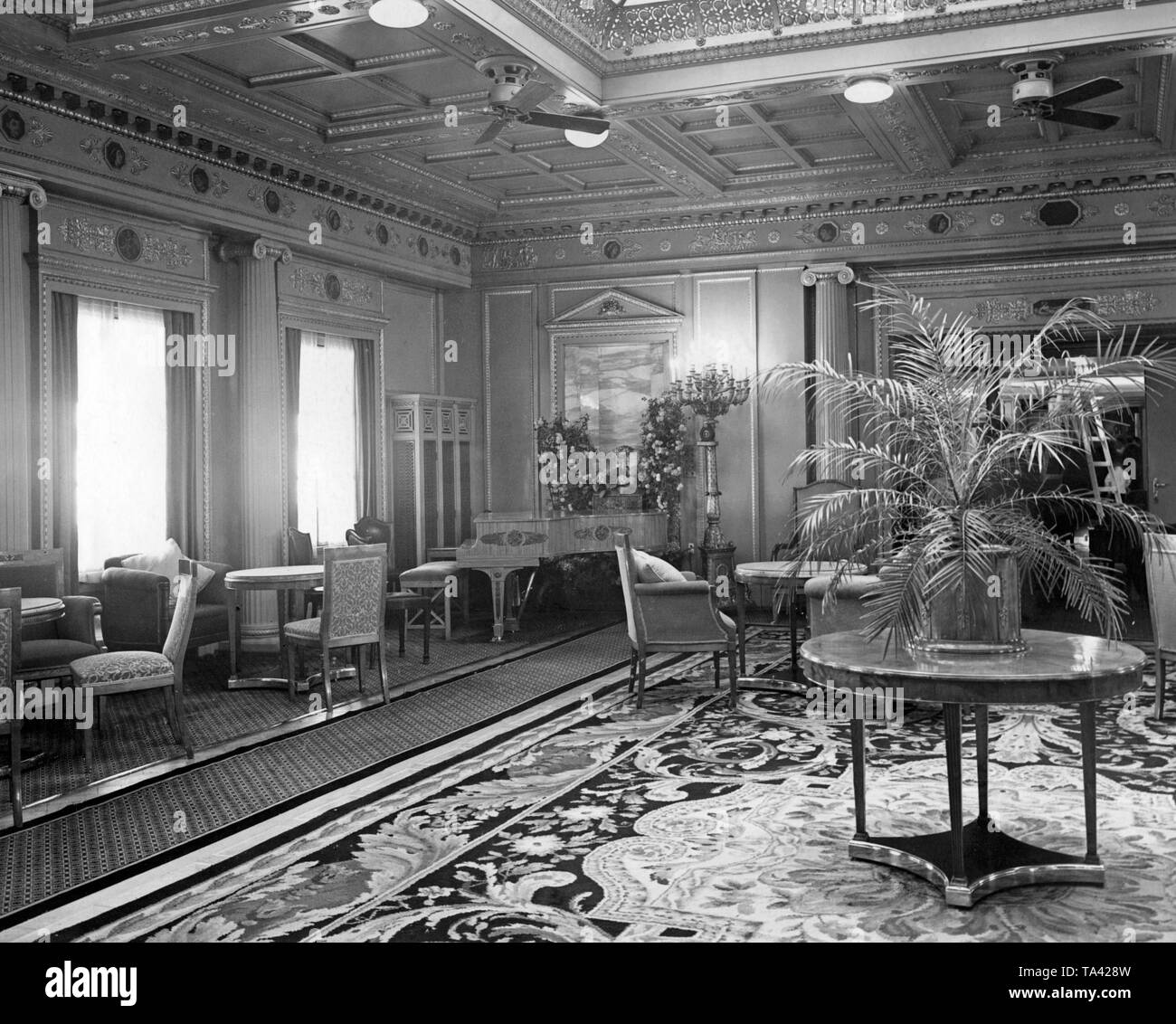 Salon aboard the RMS 'Empress of Australia'. Stock Photo