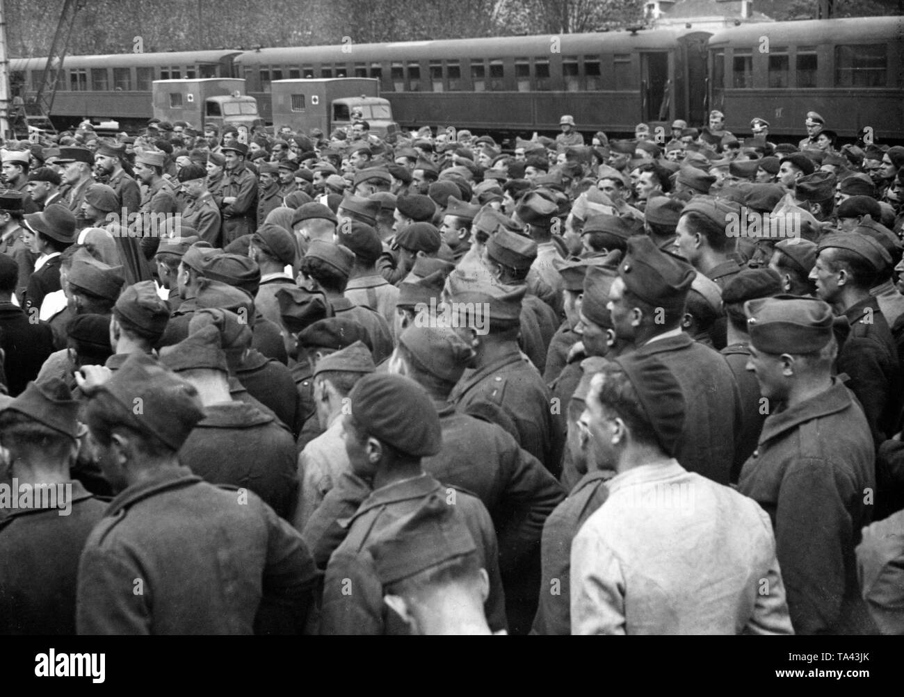 In Chalon-sur-Saone on the German-French demarcation lines French prisoners of war listen to a speech of S.Ex. M. Scapini, the ambassador of the free French region in southern France. The soldiers have been released from captivity for health reasons and are now being repatriated. Stock Photo