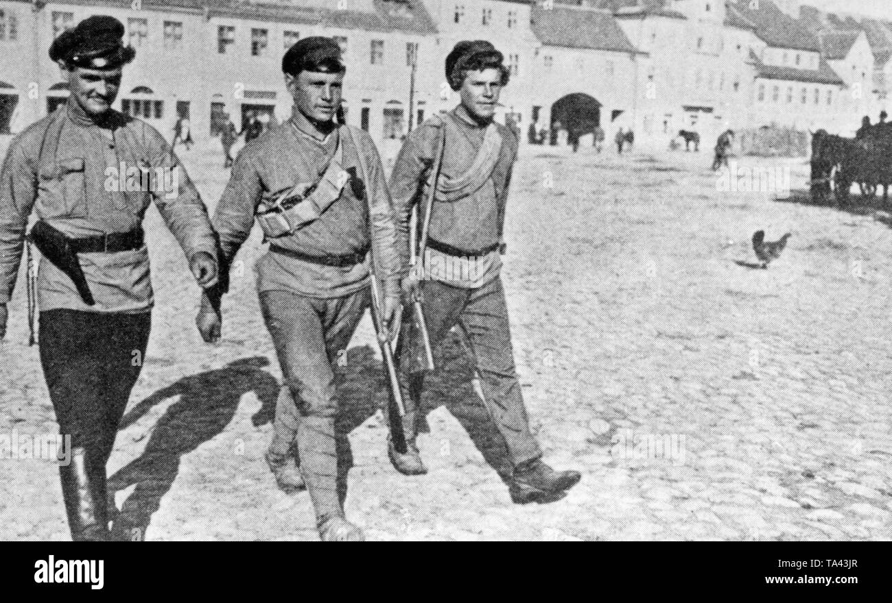 During the Russian-Polish War (1919-1920), the Soviet Red Army occupied the village of Soldau on the German border, which belonged to Poland since 1919. Russian soldiers in the market square. Stock Photo